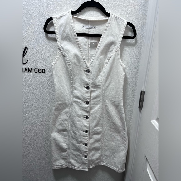 Abercrombie & Fitch Dresses & Skirts - Abercrombie & Fitch Cream Button-Front Midi Dress